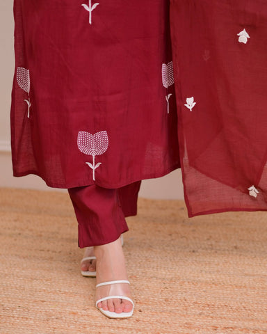 Maroon-licious thread embroidered 3pc kurta set